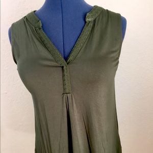 Cable & Gauge Sleeveless V-Neck Shirt Top NWT